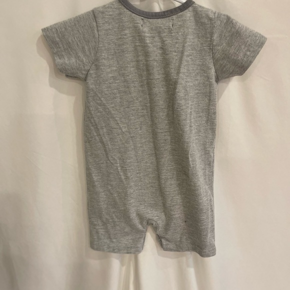 7 For All Mankind Baby One Piece Romper Gray With Camo Pocket Size 6/9M - Picture 6 of 6